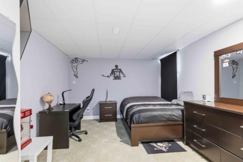 249 Fox Crescent, Fort Mcmurray, AB - Indoor Photo Showing Bedroom