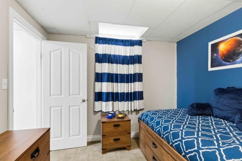249 Fox Crescent, Fort Mcmurray, AB - Indoor Photo Showing Bedroom