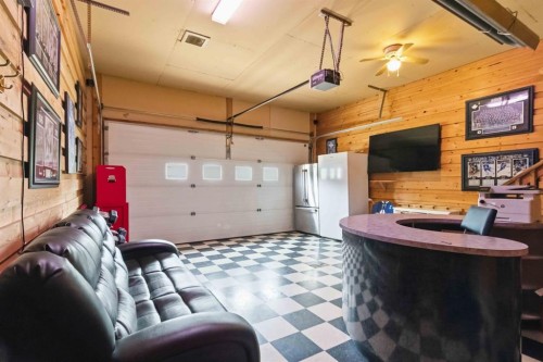 249 Fox Crescent, Fort Mcmurray, AB - Indoor Photo Showing Garage