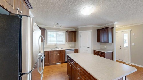 192 Crane Rise, Fort Mcmurray, AB - Indoor Photo Showing Kitchen
