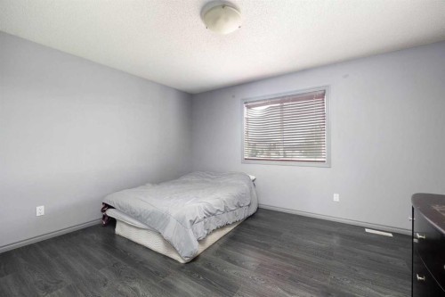 181 Grouse Way, Fort Mcmurray, AB - Indoor Photo Showing Bedroom