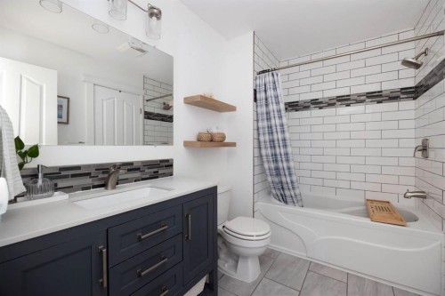 254 Wolverine Drive, Fort Mcmurray, AB - Indoor Photo Showing Bathroom