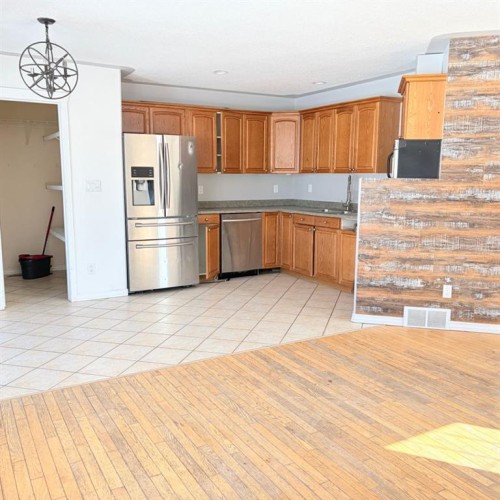83 Aspen Crescent, Gregoire Lake Estates, AB - Indoor Photo Showing Kitchen