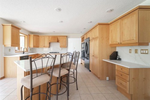118 Dickins Close, Fort Mcmurray, AB - Indoor Photo Showing Kitchen