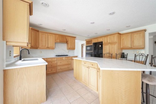 118 Dickins Close, Fort Mcmurray, AB - Indoor Photo Showing Kitchen
