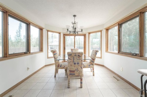 118 Dickins Close, Fort Mcmurray, AB - Indoor Photo Showing Dining Room