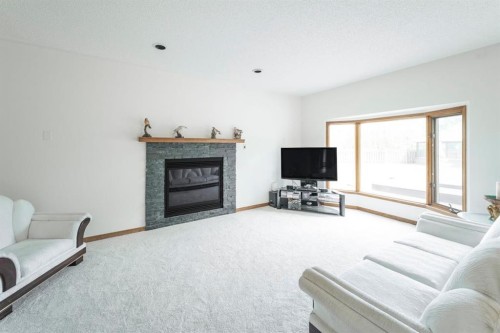 118 Dickins Close, Fort Mcmurray, AB - Indoor Photo Showing Living Room With Fireplace