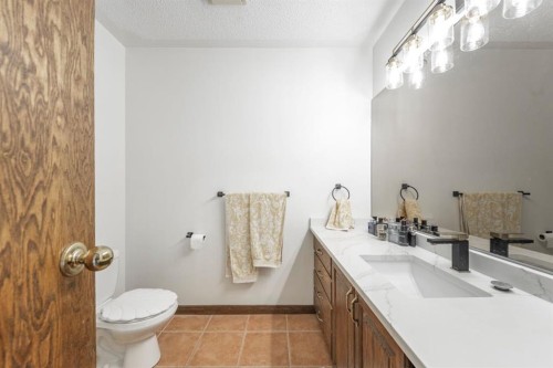 118 Dickins Close, Fort Mcmurray, AB - Indoor Photo Showing Bathroom