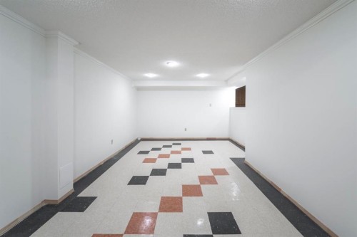 118 Dickins Close, Fort Mcmurray, AB - Indoor Photo Showing Other Room