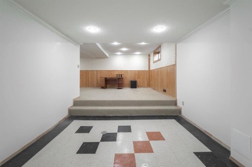 118 Dickins Close, Fort Mcmurray, AB - Indoor Photo Showing Other Room