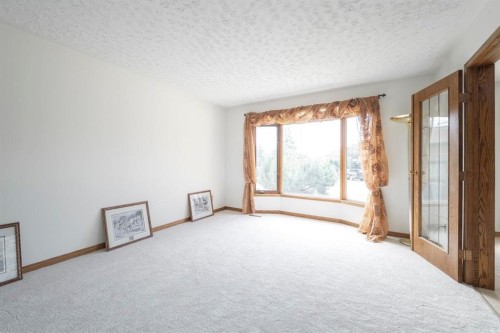 118 Dickins Close, Fort Mcmurray, AB - Indoor Photo Showing Other Room