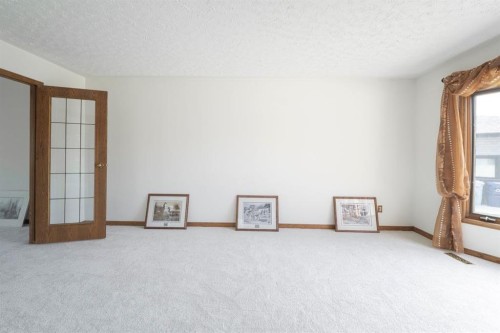 118 Dickins Close, Fort Mcmurray, AB - Indoor Photo Showing Other Room