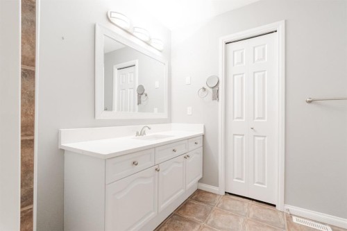 124 Fox Crescent, Fort Mcmurray, AB - Indoor Photo Showing Bathroom