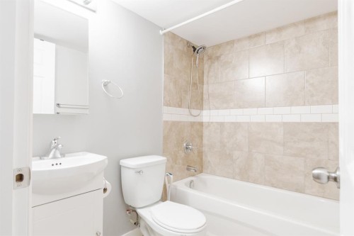 124 Fox Crescent, Fort Mcmurray, AB - Indoor Photo Showing Bathroom