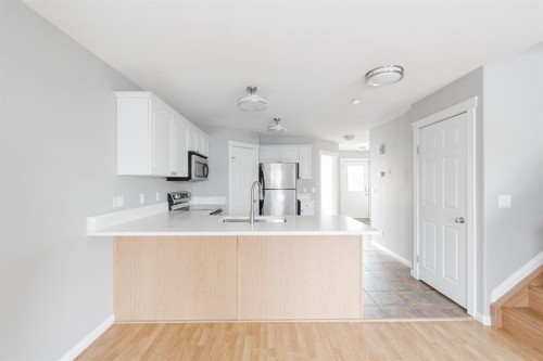 124 Fox Crescent, Fort Mcmurray, AB - Indoor Photo Showing Kitchen