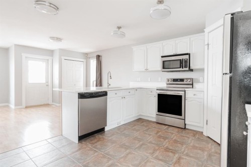 124 Fox Crescent, Fort Mcmurray, AB - Indoor Photo Showing Kitchen