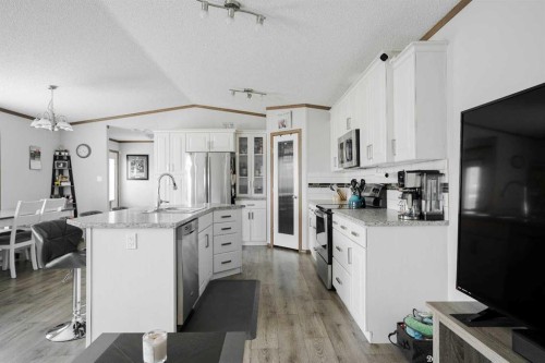 104 Beacon Hill Place, Fort Mcmurray, AB - Indoor Photo Showing Kitchen With Upgraded Kitchen
