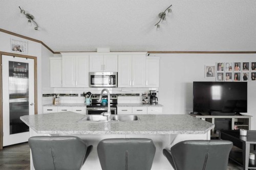 104 Beacon Hill Place, Fort Mcmurray, AB - Indoor Photo Showing Kitchen With Upgraded Kitchen