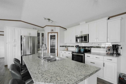 104 Beacon Hill Place, Fort Mcmurray, AB - Indoor Photo Showing Kitchen With Double Sink With Upgraded Kitchen