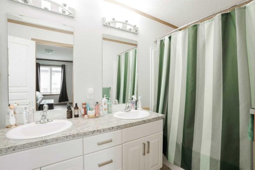 104 Beacon Hill Place, Fort Mcmurray, AB - Indoor Photo Showing Bathroom