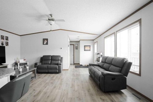 104 Beacon Hill Place, Fort Mcmurray, AB - Indoor Photo Showing Living Room
