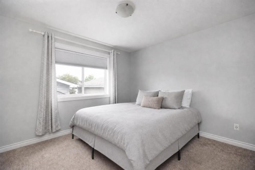 136 Parry Crescent, Fort Mcmurray, AB - Indoor Photo Showing Bedroom