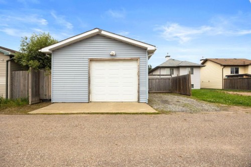 136 Parry Crescent, Fort Mcmurray, AB - Outdoor With Exterior