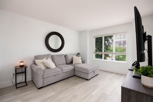 136 Parry Crescent, Fort Mcmurray, AB - Indoor Photo Showing Living Room
