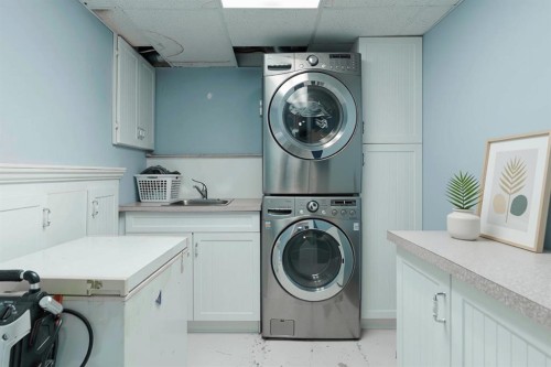 108 Robin Crescent, Fort Mcmurray, AB - Indoor Photo Showing Laundry Room