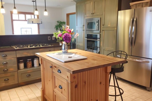 108 Robin Crescent, Fort Mcmurray, AB - Indoor Photo Showing Kitchen