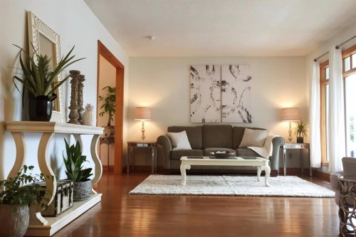 108 Robin Crescent, Fort Mcmurray, AB - Indoor Photo Showing Living Room