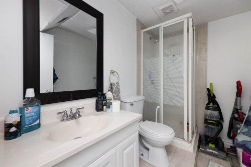 122 Bird Crescent, Fort Mcmurray, AB - Indoor Photo Showing Bathroom