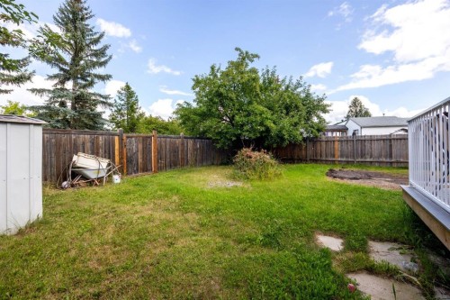 122 Bird Crescent, Fort Mcmurray, AB - Outdoor With Backyard