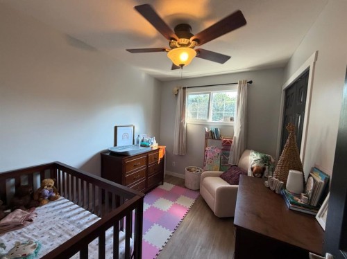 505 12 Avenue, Slave Lake, AB - Indoor Photo Showing Bedroom