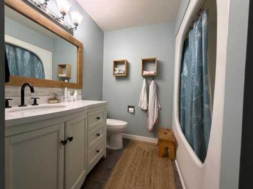 505 12 Avenue, Slave Lake, AB - Indoor Photo Showing Bathroom