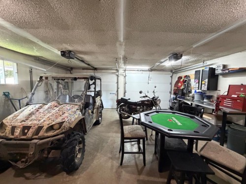 505 12 Avenue, Slave Lake, AB - Indoor Photo Showing Garage