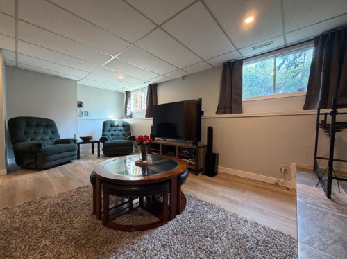 505 12 Avenue, Slave Lake, AB - Indoor