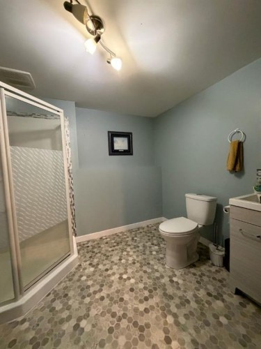505 12 Avenue, Slave Lake, AB - Indoor Photo Showing Bathroom