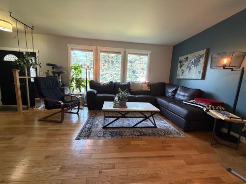 505 12 Avenue, Slave Lake, AB - Indoor Photo Showing Living Room
