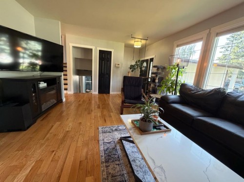 505 12 Avenue, Slave Lake, AB - Indoor Photo Showing Living Room
