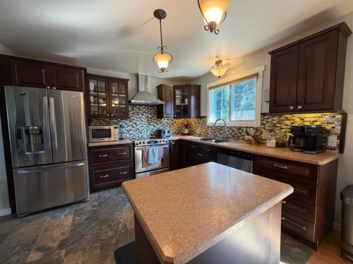 505 12 Avenue, Slave Lake, AB - Indoor Photo Showing Kitchen With Double Sink With Upgraded Kitchen