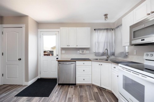 632 Athabasca Avenue, Fort Mcmurray, AB - Indoor Photo Showing Kitchen With Double Sink