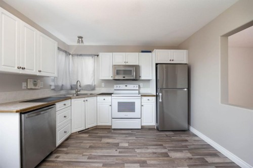 632 Athabasca Avenue, Fort Mcmurray, AB - Indoor Photo Showing Kitchen