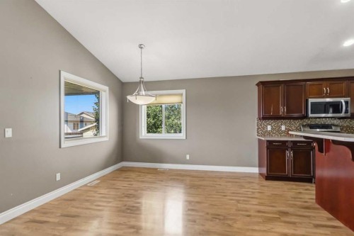 173 Coyote Crescent, Fort Mcmurray, AB - Indoor Photo Showing Kitchen