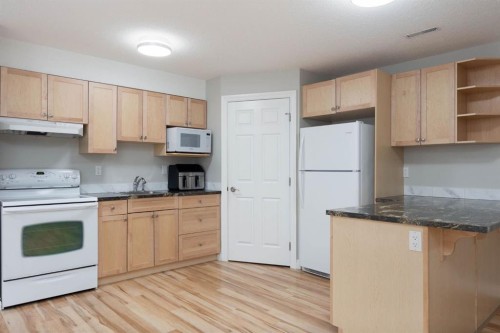 177 Swanson Crescent, Fort Mcmurray, AB - Indoor Photo Showing Kitchen