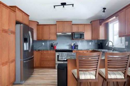 177 Swanson Crescent, Fort Mcmurray, AB - Indoor Photo Showing Kitchen With Double Sink