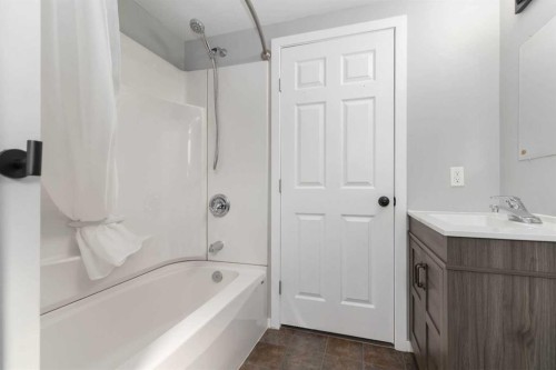 180 Greenbriar Bay, Fort Mcmurray, AB - Indoor Photo Showing Bathroom