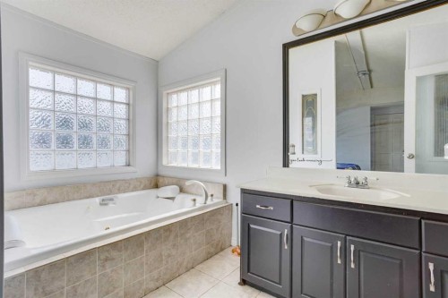 180 Cokerill Crescent, Fort Mcmurray, AB - Indoor Photo Showing Bathroom