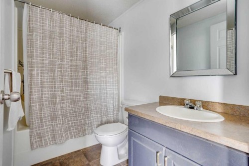 180 Cokerill Crescent, Fort Mcmurray, AB - Indoor Photo Showing Bathroom