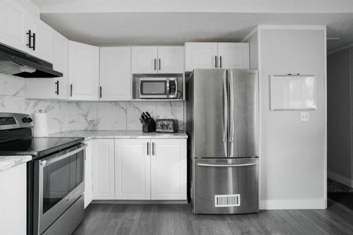161 Harpe Way, Fort Mcmurray, AB - Indoor Photo Showing Kitchen